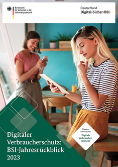 Titelblatt Digitaler Verbraucherschutz: Jahresrückblick 2023 erschienen. Zwei junge Frauen schauen auf ein Smartphone und ein Tablet.